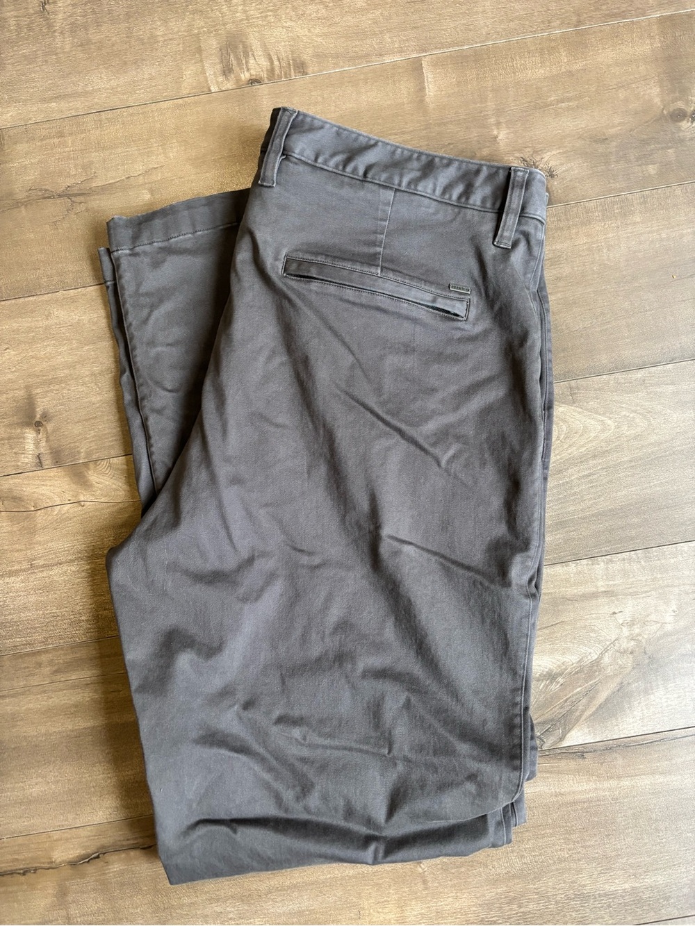 Vuori Men's Meta Pant Chino 5-Pocket Performance Stretch - Charcoal Size 36